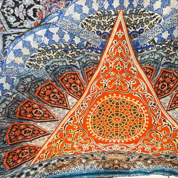 Camilla round neck kaftan - Picture 3 of 8